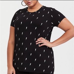 Torrid black tee w/ lightening bolts